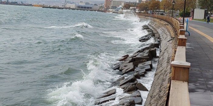 Marmara’da poyraz etkili oluyor: Çok sayıda gemi Tekirdağ kıyılarına demirledi