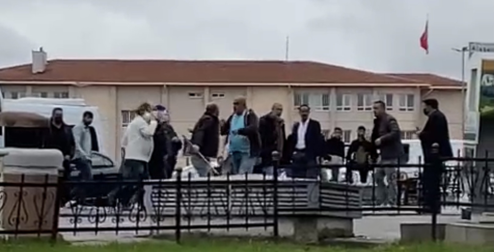 Ümraniye’de Dolmuş Şoförleri Arasında Kürek Saplı Kavga