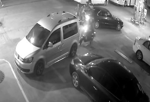 Eli Ayağına Dolanan Kadın Sürücü Birkaç Metre Gidemeden Araca Tosladı