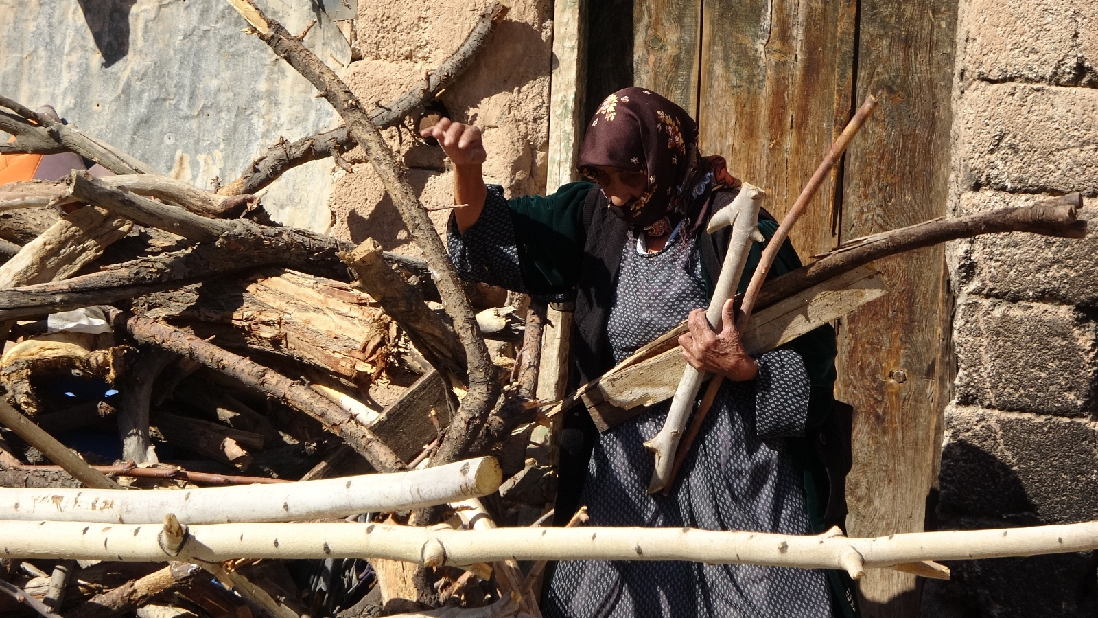 117 Yaşındaki Muteber Nine Korona Virüsü Yenmeyi Başardı