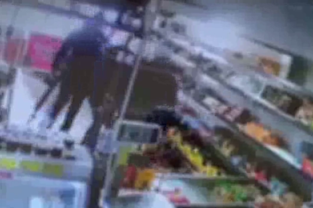 Fatih’te 3 Kişinin Yaralandığı Silahlı Çatışmanın Yeni Görüntüleri Ortaya Çıktı