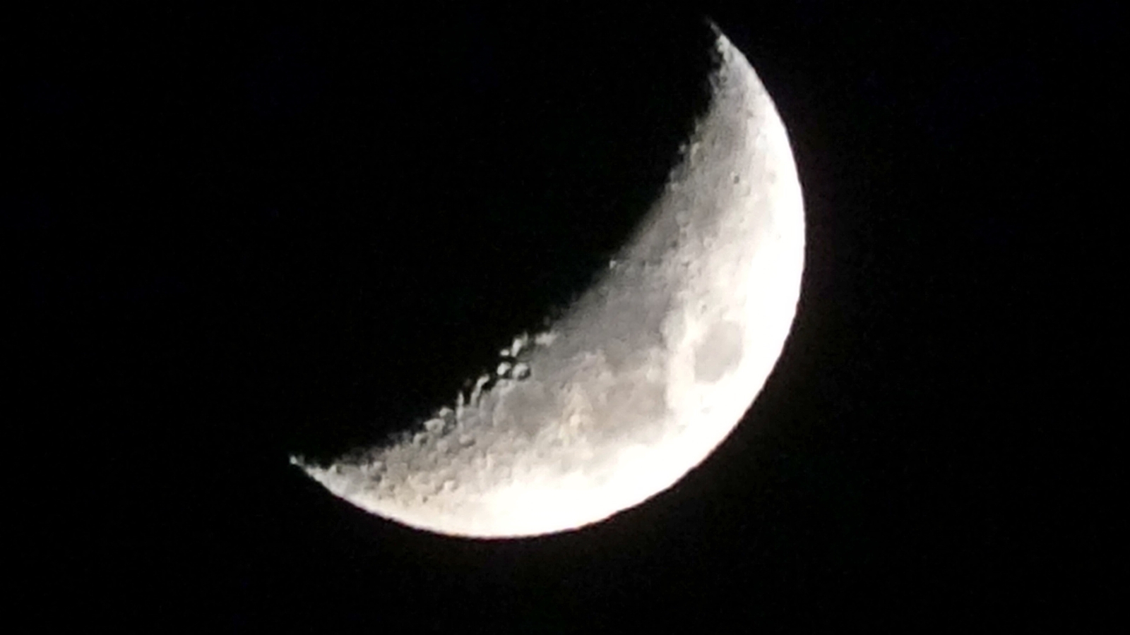 Ay güzelliğiyle büyüledi