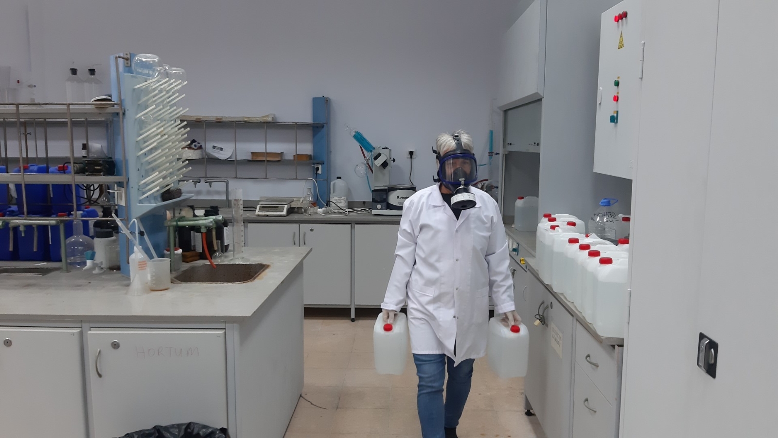 Üniversitede üretilen dezenfektanlar sayesinde 200 milyon lira cepte kaldı