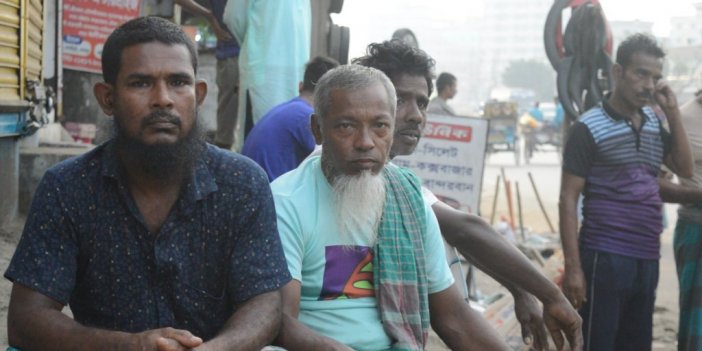 Bangladeş’te işçi pazarlarında umutlu bekleyiş
