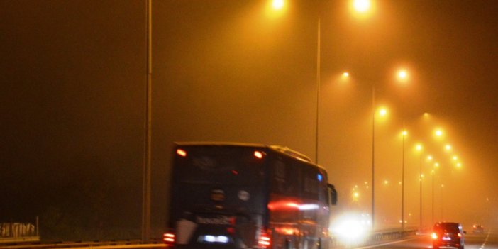 İstanbul’da gece saatlerinde sis etkili oldu :15 Temmuz Şehitler Köprüsü sisten kayboldu
