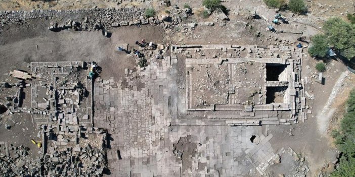 Aigai Antik Kenti'nde Athena Tapınağı'nın Silüeti Ortaya Çıktı