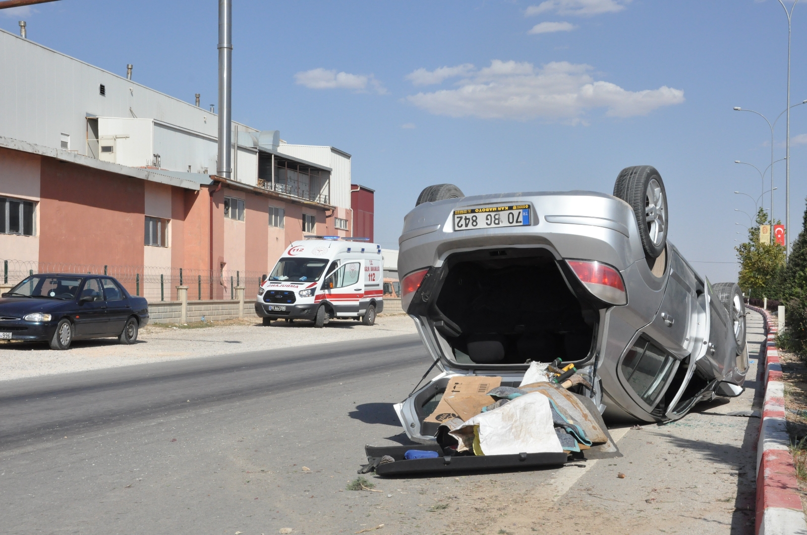 Takla atan otomobilin sürücüsü ölümden döndü
