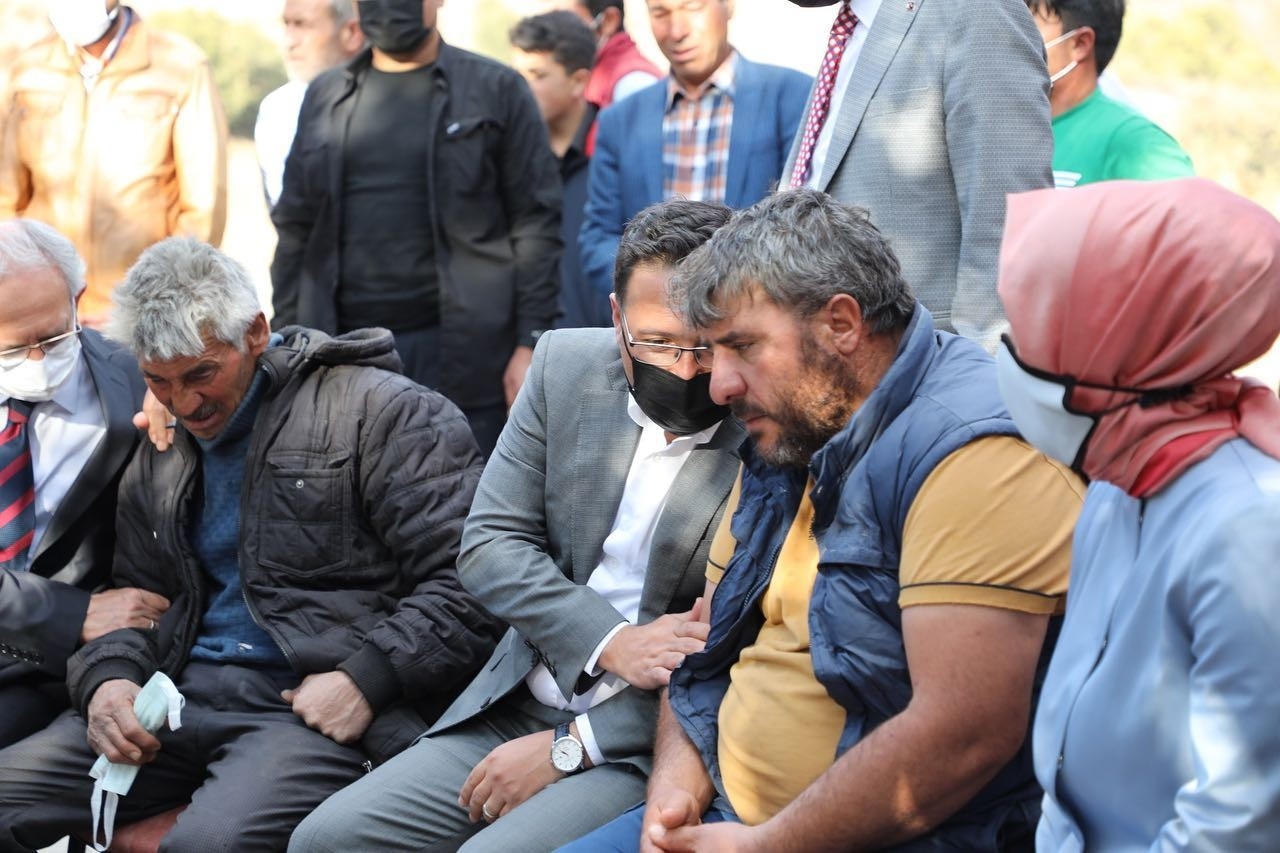 Vali Çiçek, öğrenci servisi kazası açıklaması "Herkesin yüreğinde bir acı var, bu acının tarifi yok”