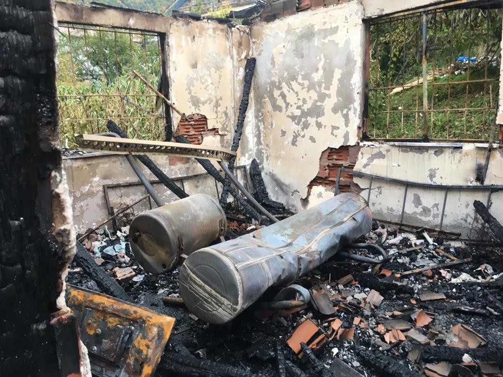 Jel İle Soba Yakmak İsteyen Şahıs, Evini De Kendisini De Yaktı