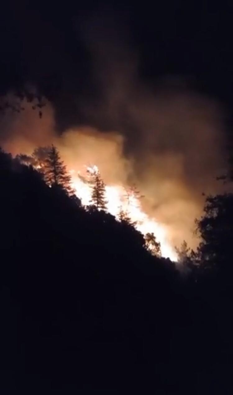 Konyaaltı Üçüoluk’ta Düşen Yıldırım Yangın Çıkardı