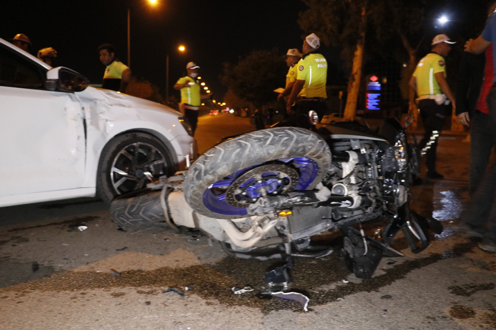 Motosikletli Sivil Polisler Otomobille Çarpıştı: 2 Polis Yaralı