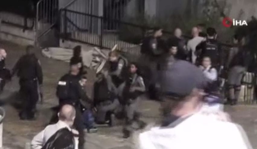 İsrail güçleri, Şam Kapısı’nda Filistinlilere müdahale etti