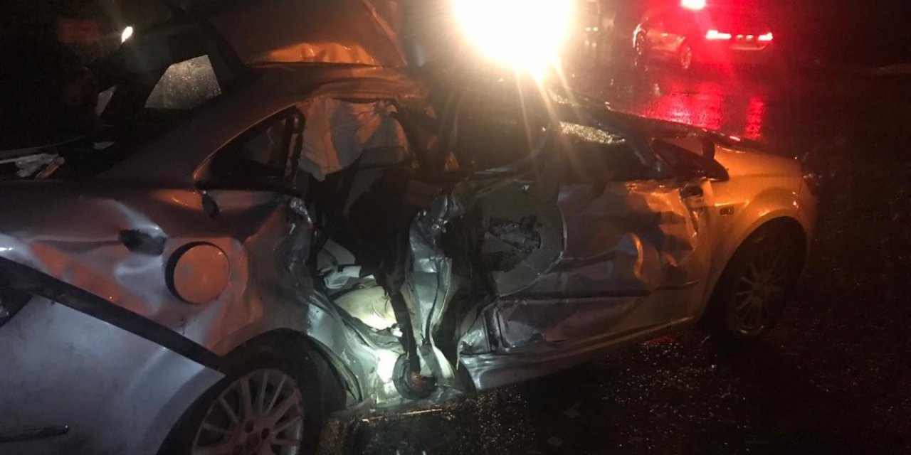 Sakarya'da tır ile otomobil çarpıştı: 3 yaralı