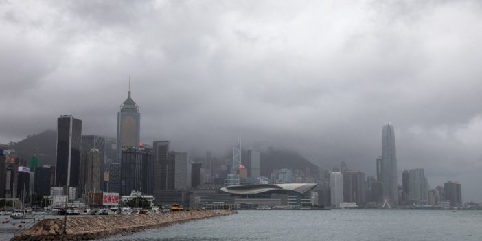 Hong Kong’u Kompasu Tayfunu vurdu: 1 ölü