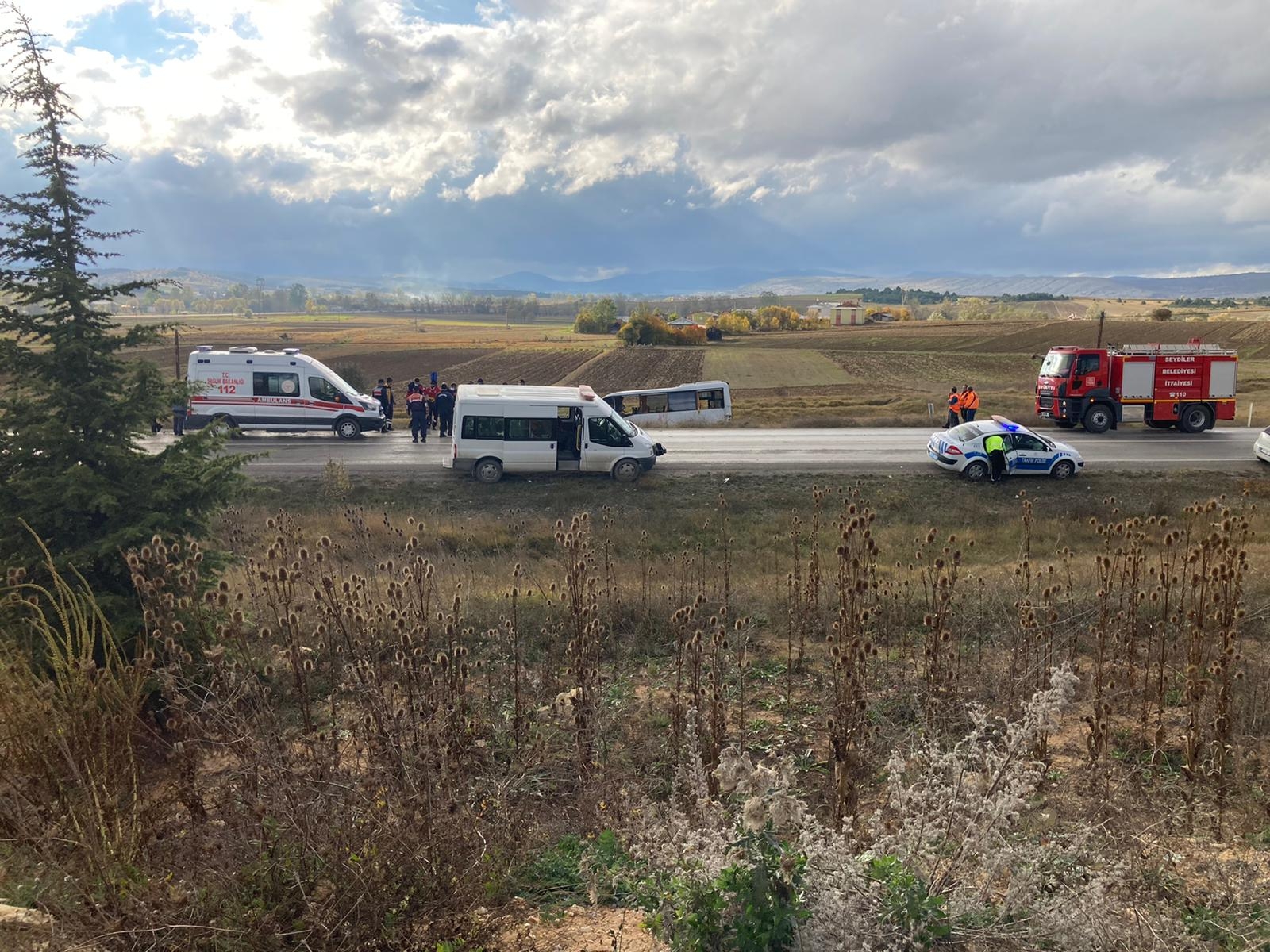 Kastamonu’da Polis Memurlarını Taşıyan Midibüs Kaza Yaptı: 12 Yaralı