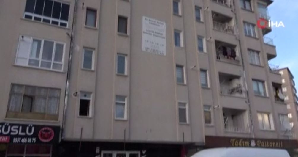 Üçüncü Kattan Düşen 2 Çocuk Annesi Kadın Hayatını Kaybetti