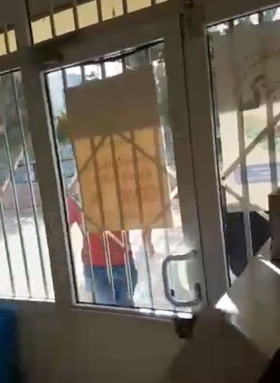 Aile Hekimiyle Tartışıp Merkezin Kapısını Tekmelediler