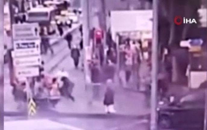 Kadıköy’de sokak ortasında işlenen vahşi cinayet kamerada