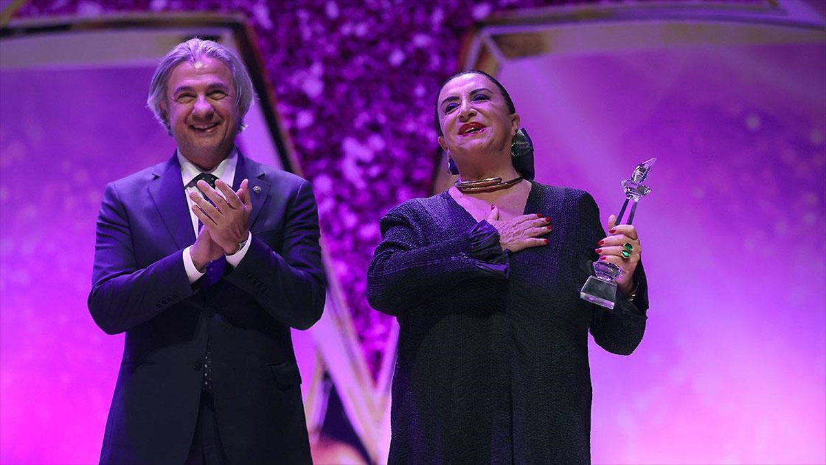 4. Türk Sinemasını Geçmişten Geleceğe Taşıyanlar Ödülleri Verildi