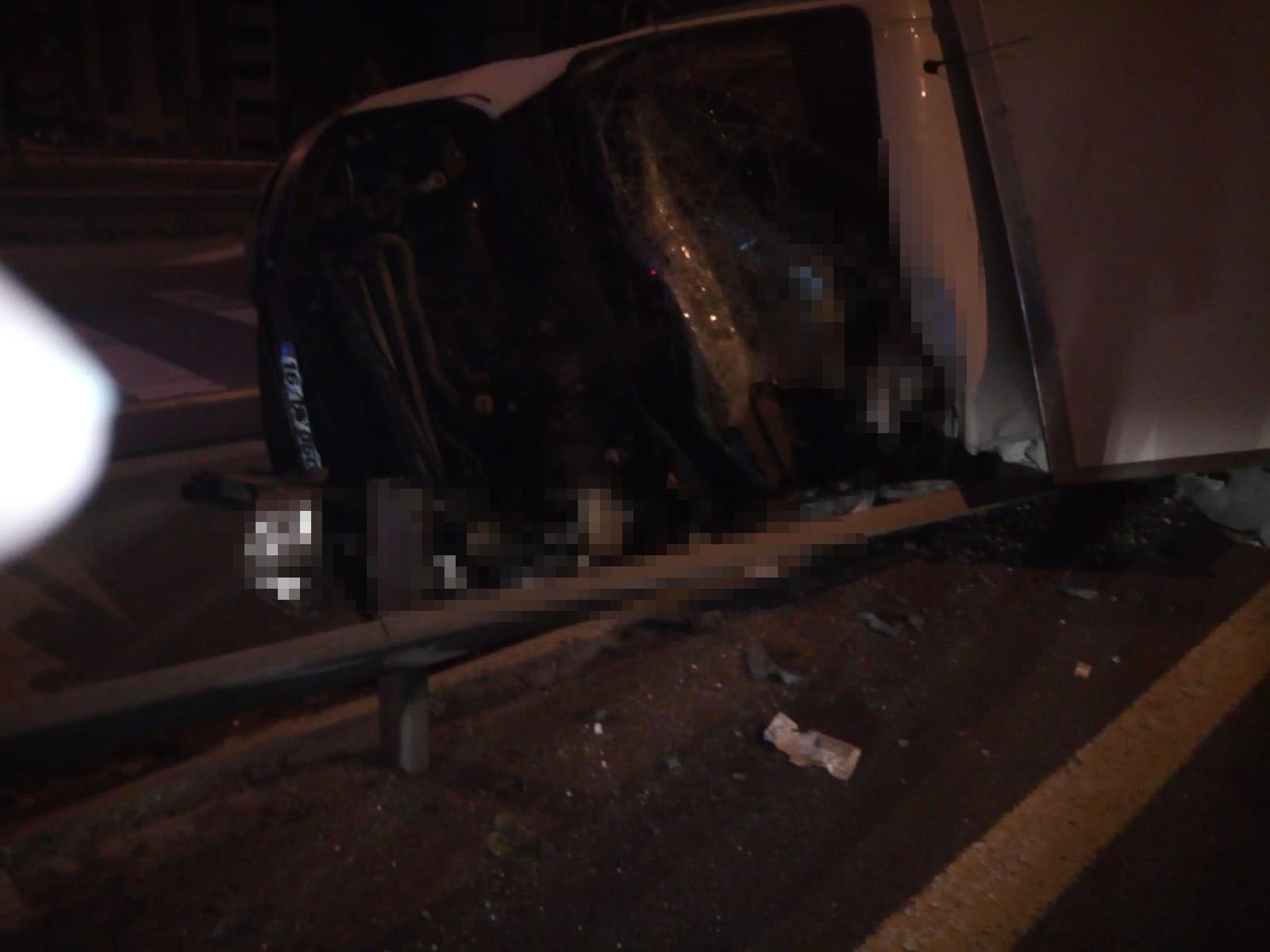 Yarış Atı Taşıyan Kamyon Devrildi: 2 Ölü, 1 Yaralı