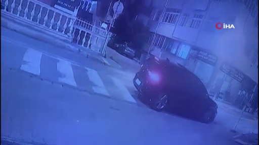 Avcılar’da "Dur" İhtarına Uymayan Otomobilin Kaçış Anı Güvenlik Kamerasında