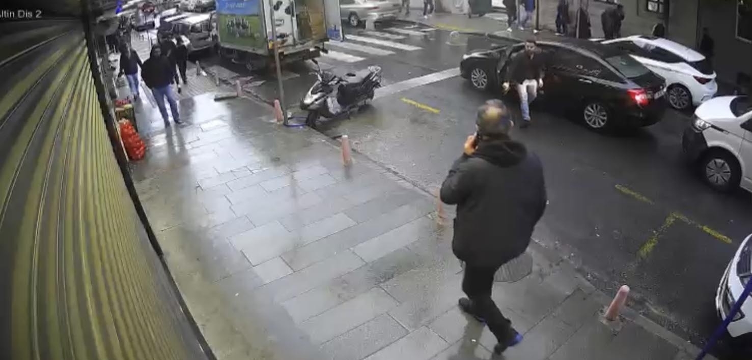 İstanbul’da dehşet anları: Vatandaşların gözü önünde güpegündüz kurşun yağdırdı