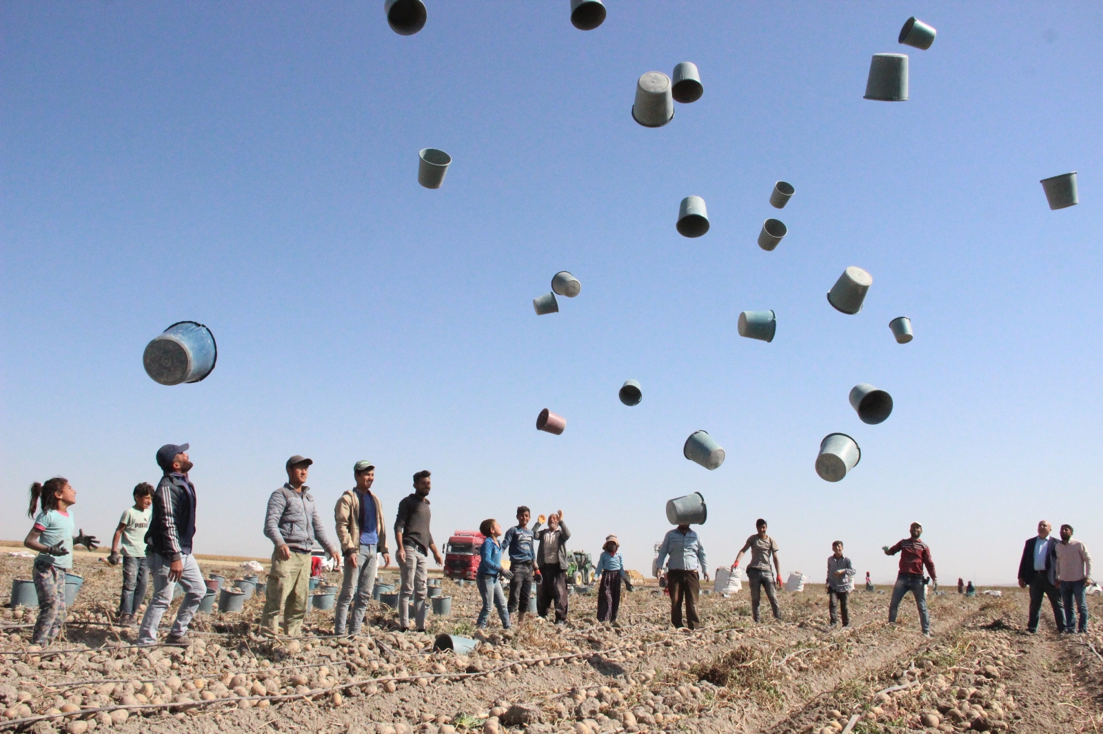 Patates Hasadı Kova Fırlatmayla Başladı