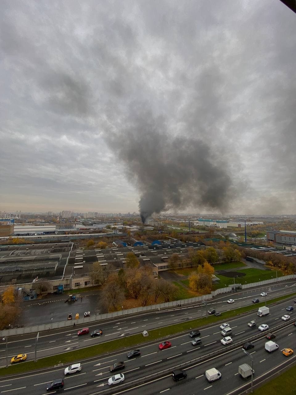 Rusya’da Park Halindeki 10 Otomobil Alev Alev Yandı