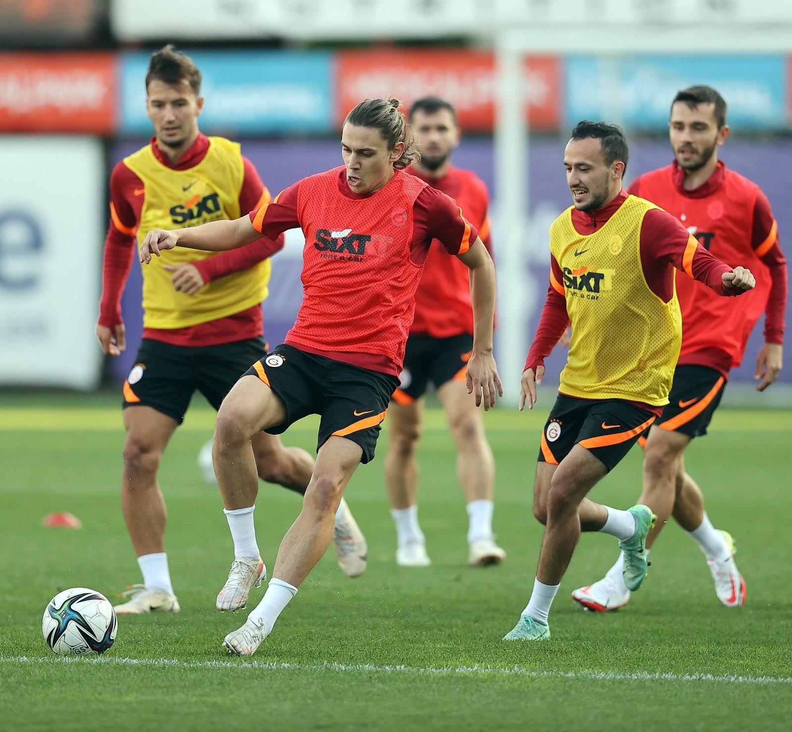 Galatasaray’da Milli Oyuncular Da Antrenmanda Yer Aldı