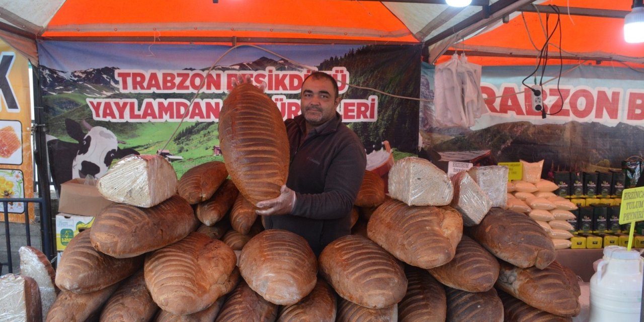 8 kiloluk dev ekmek görenleri şaşkına çevirdi
