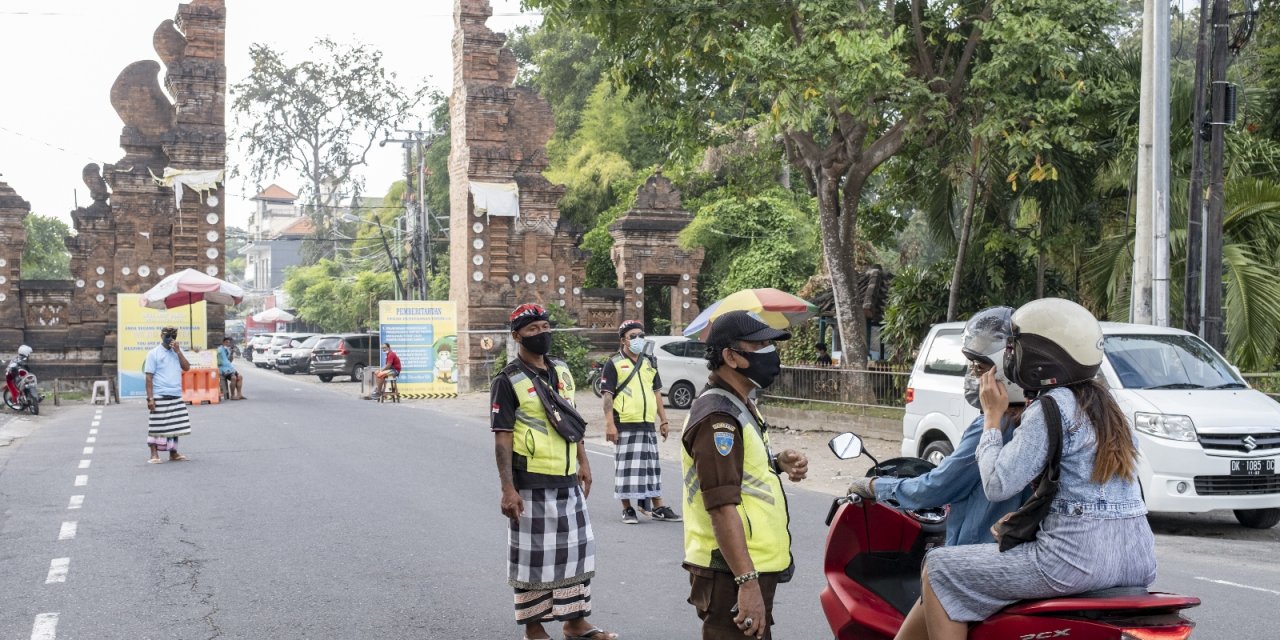 Bali kapılarını yabancı turistlere yeniden açtı