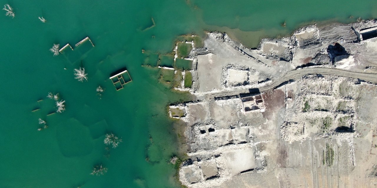 Sulara gömülen köy 12 yıl sonra ortaya çıktı