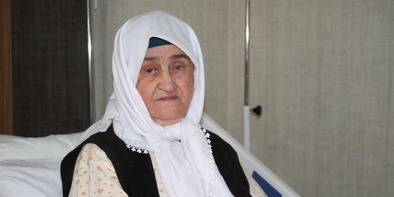 2 doz aşı hayatta tuttu, 89 yaşındaki Firdevs nine koronayı hafif atlattı