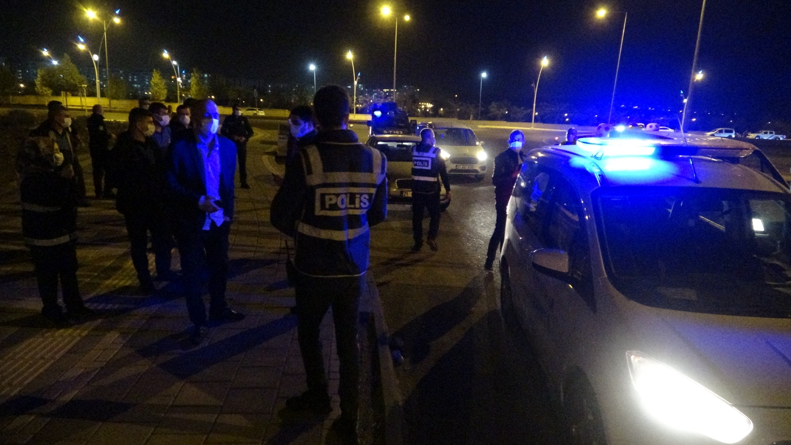 Uyuşturucu ve Alkoliklerin Mekanı Haline Gelen Caddede “Süpürme” Uygulaması Gerçekleşti