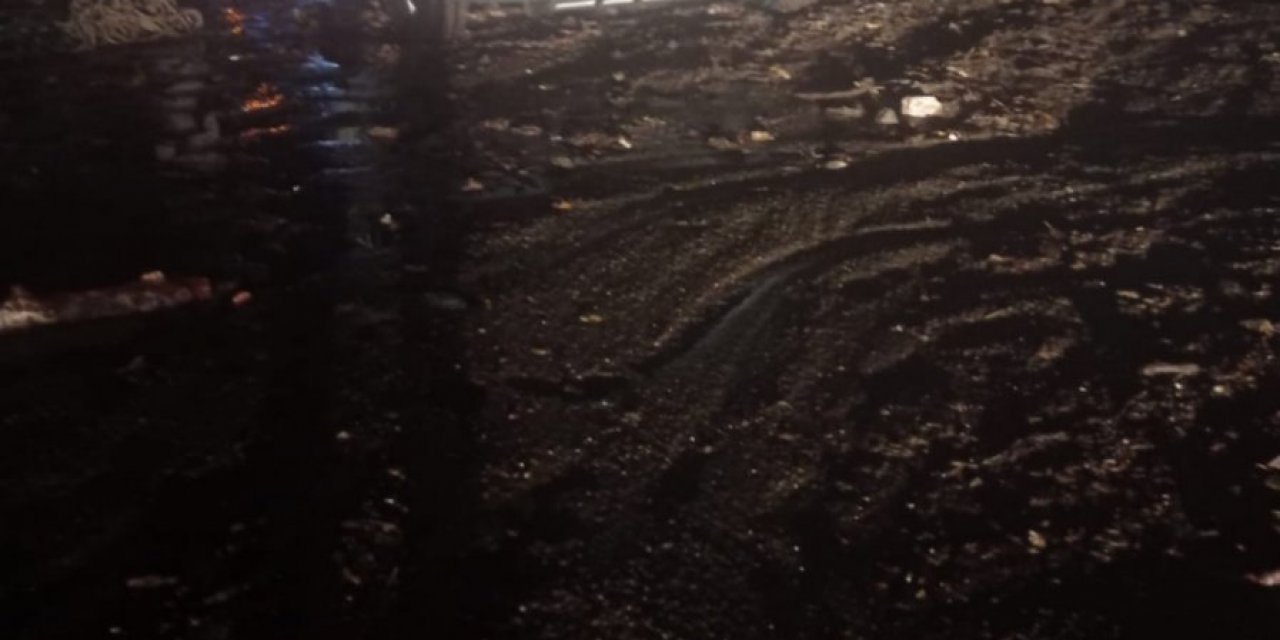 İzmir'de Tire-İncirliova Karayolu'nda heyelan nedeniyle yol ulaşıma kapandı