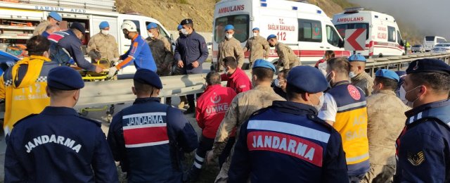 Yolcu Otobüsü Uçuruma Yuvarlandı