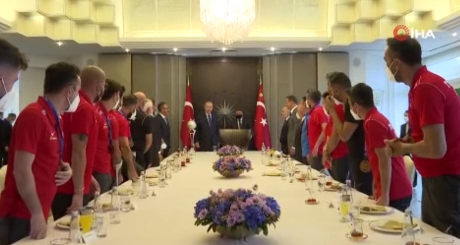 Cumhurbaşkanı Erdoğan, Ampute Futbol Milli Takımı’nı kabul etti