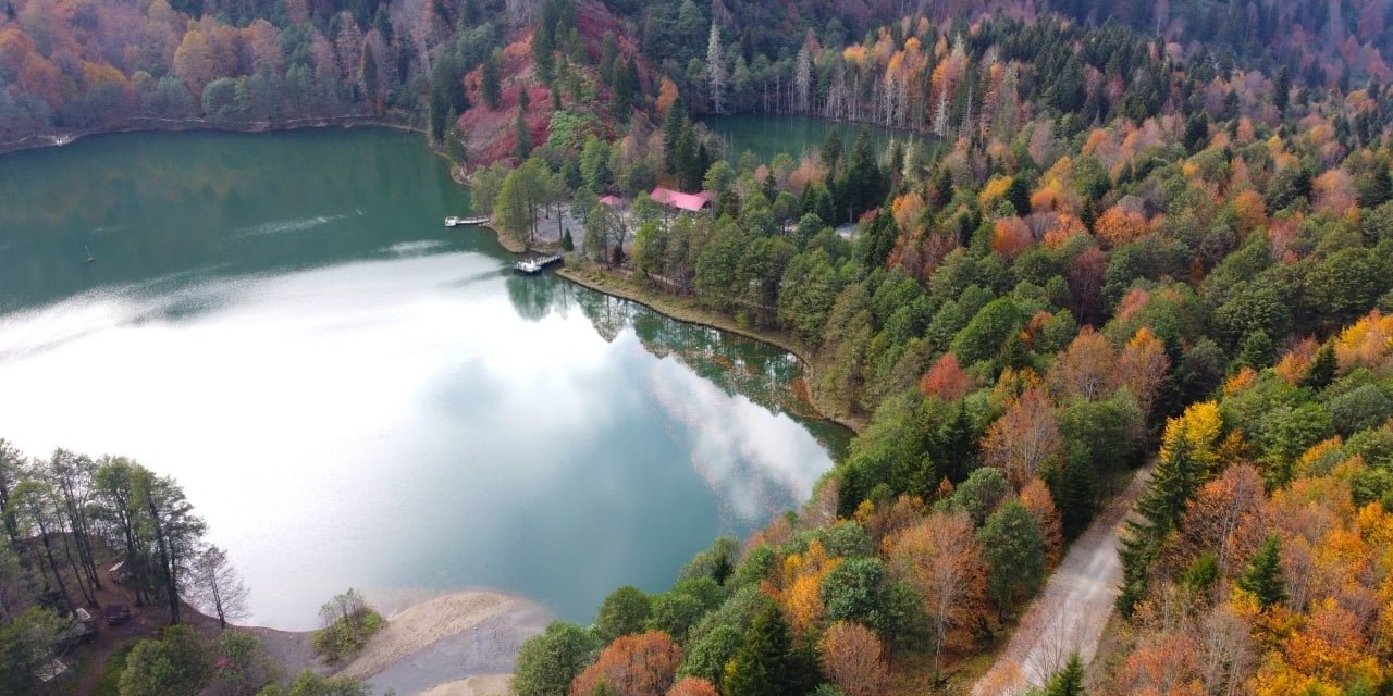 Borçka Karagöl’den sonbahar manzaraları