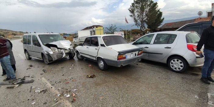 D-100’de 6 araç birbirine girdi: 10 yaralı