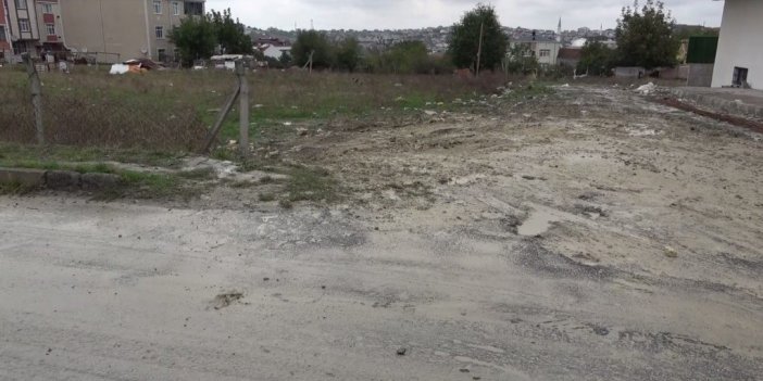 Yolun ortasına hafriyat döküp kaçtı