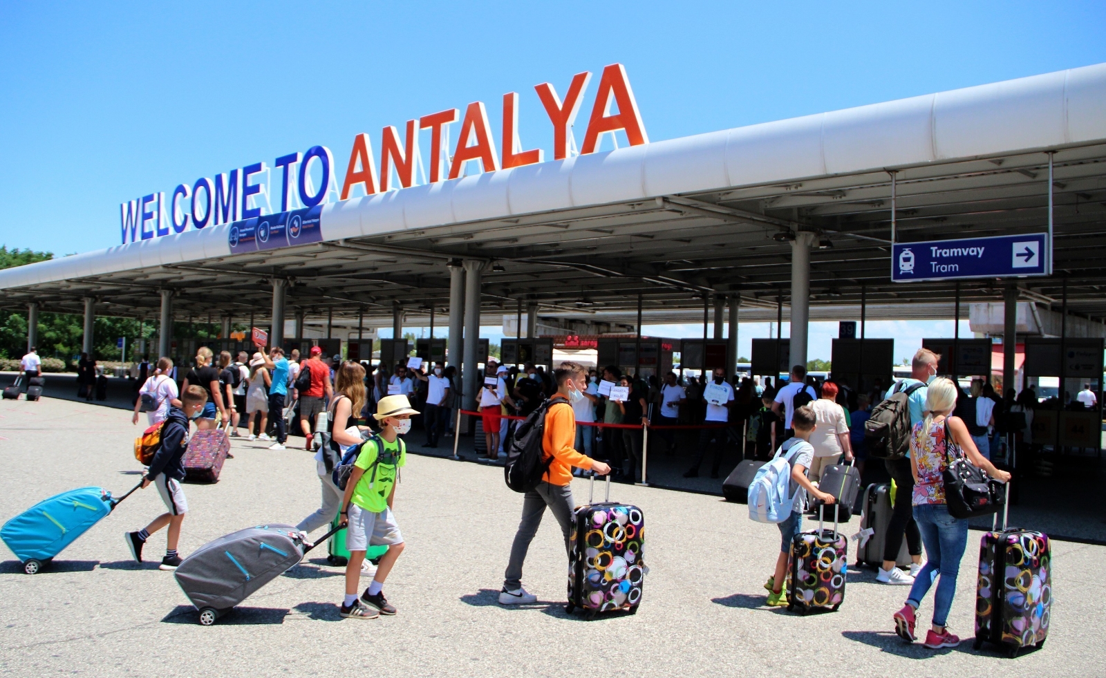 Antalya’ya 17 günde 1 milyon turist geldi