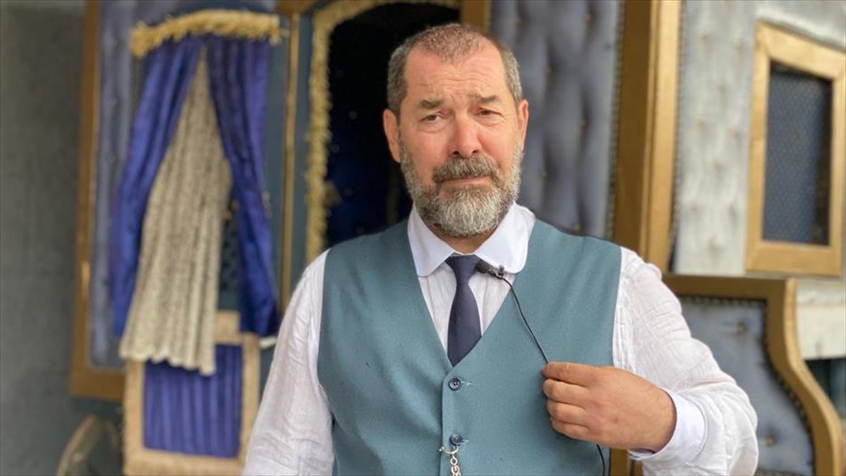 Fikret Kuşkan İle Özge Borak, Trt'nin Mini Dizisi 'akif'te Başrolü Üstlendi