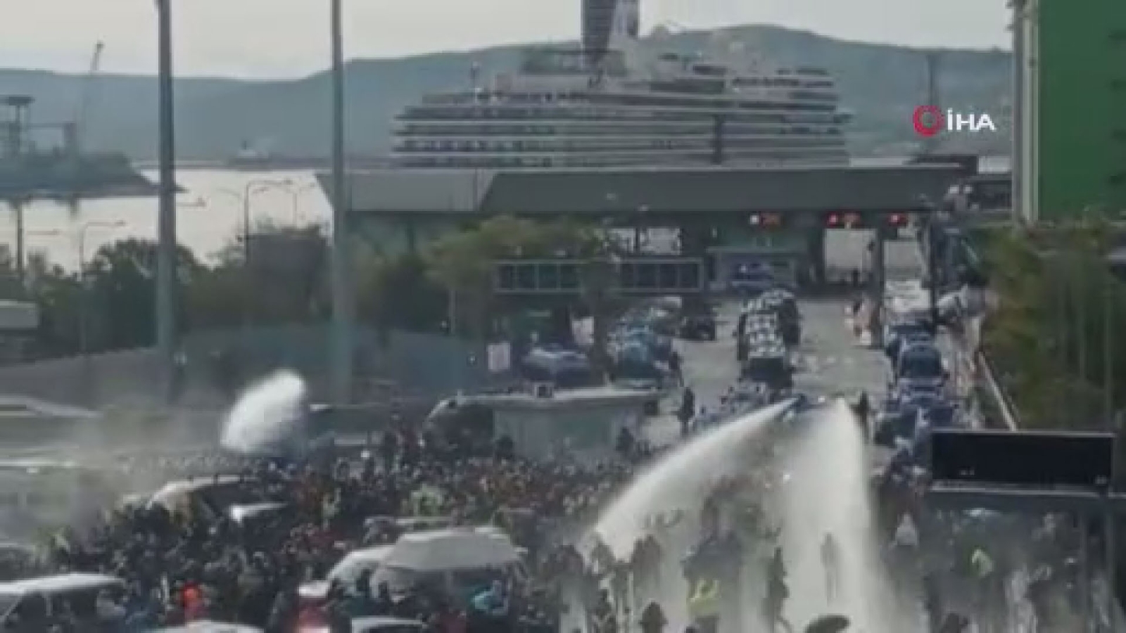 İtalya’da Covid-19 sertifikası karşıtı eylemler devam ediyor