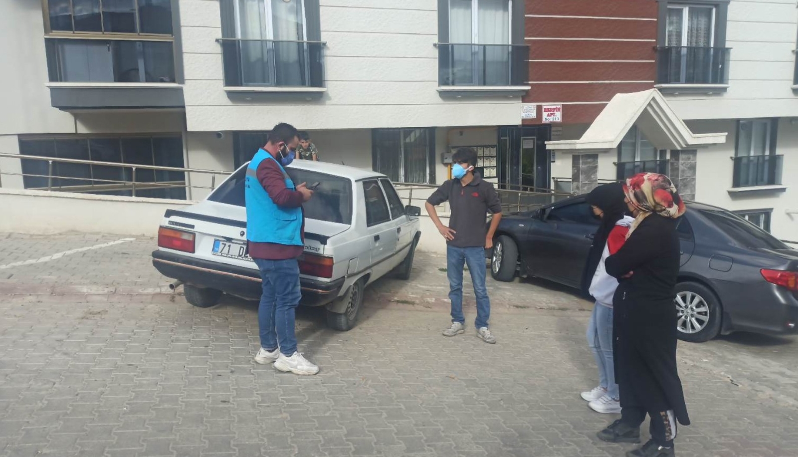 PCR Testi Pozitif Olan Çocuk, Babasının Otomobili İle 5 Yaşındaki Çocuğa Çarptı