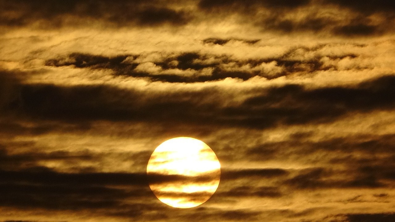 İstanbul’da Gün Batımı Manzarası Hayran Bıraktı