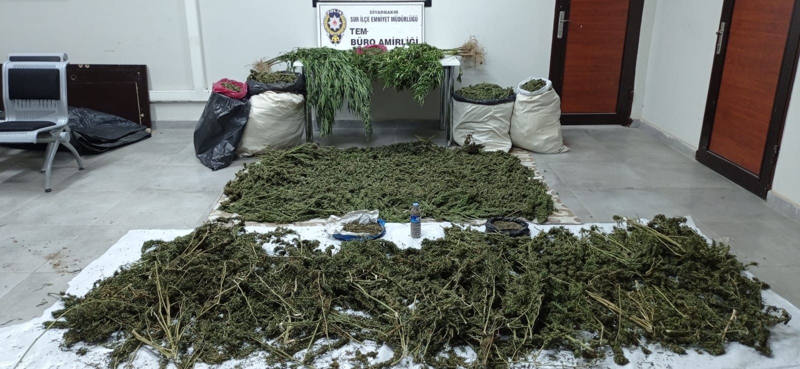 Hevsel Bahçeleri’nde 62 Kilo Esrar Ele Geçirildi