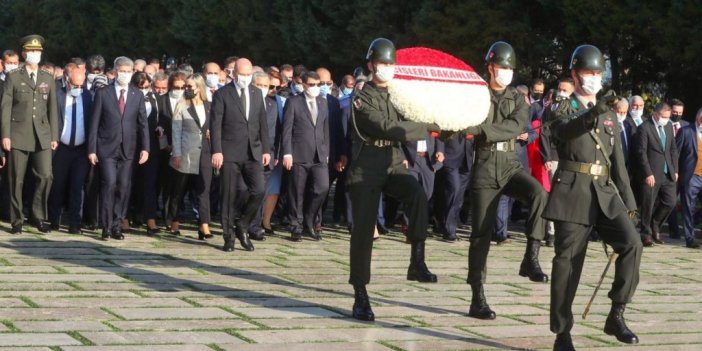 İçişleri Bakanı Soylu 81 ilden gelen muhtarlarla Anıtkabir’i ziyaret etti