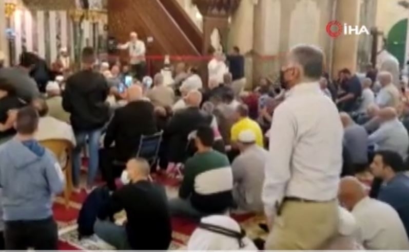 Binlerce Filistinli, Mevlit Kandili İçin Mescid-i Aksa’da Toplandı