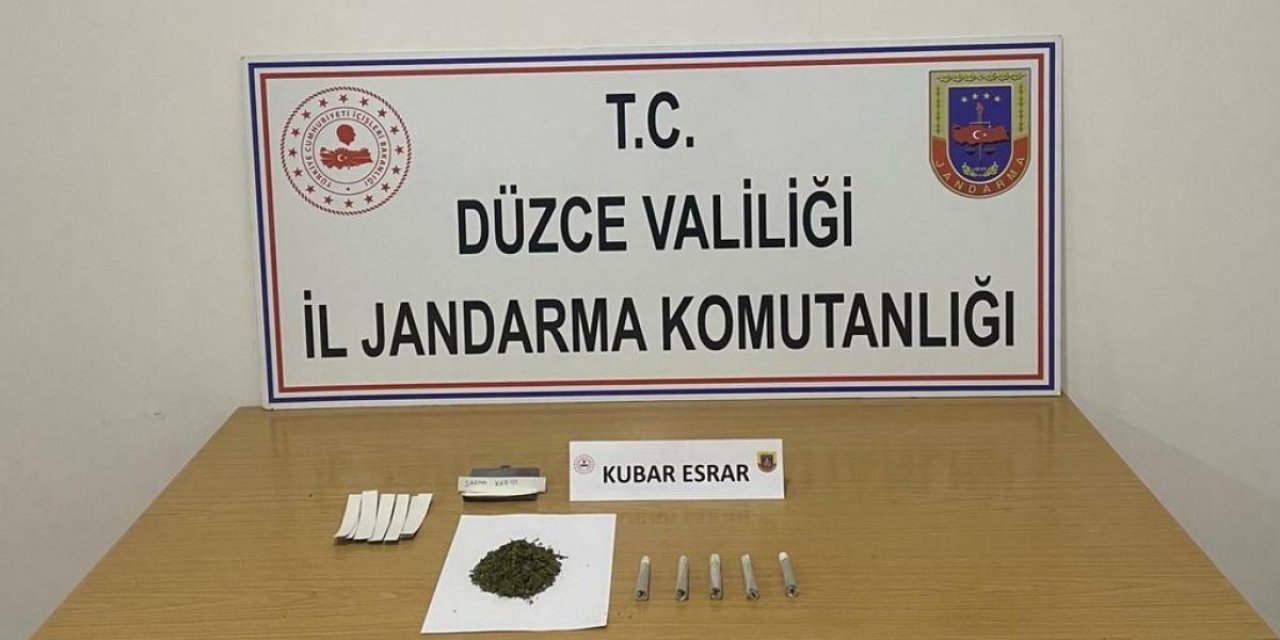 Düzce'de ekipler, çikolata kutusuna saklanmış esrar ele geçirdi