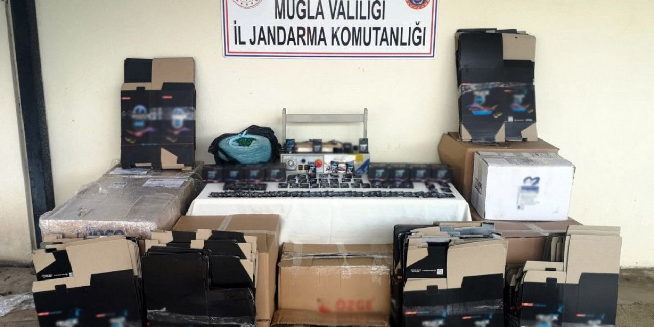 Muğla'da evde ürettiği cinsel içerikli sahte hapları internetten satan kişi yakalandı